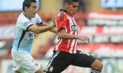 Estudiantes gan�, complic� a Col�n y sigue so�ando