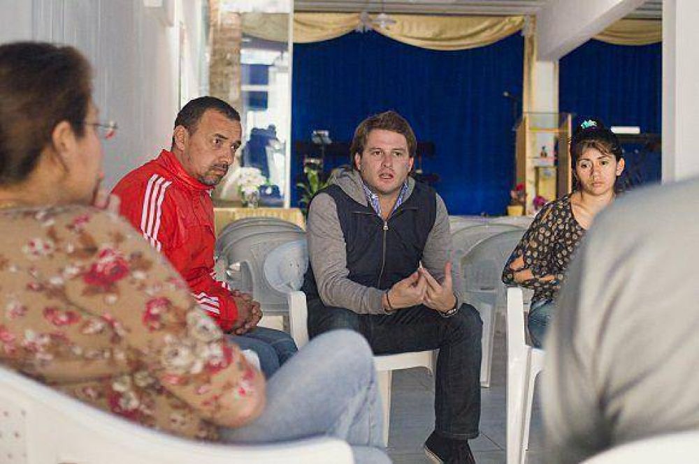 Alex Campbell acerc� donaciones para una iglesia de San Fernando
