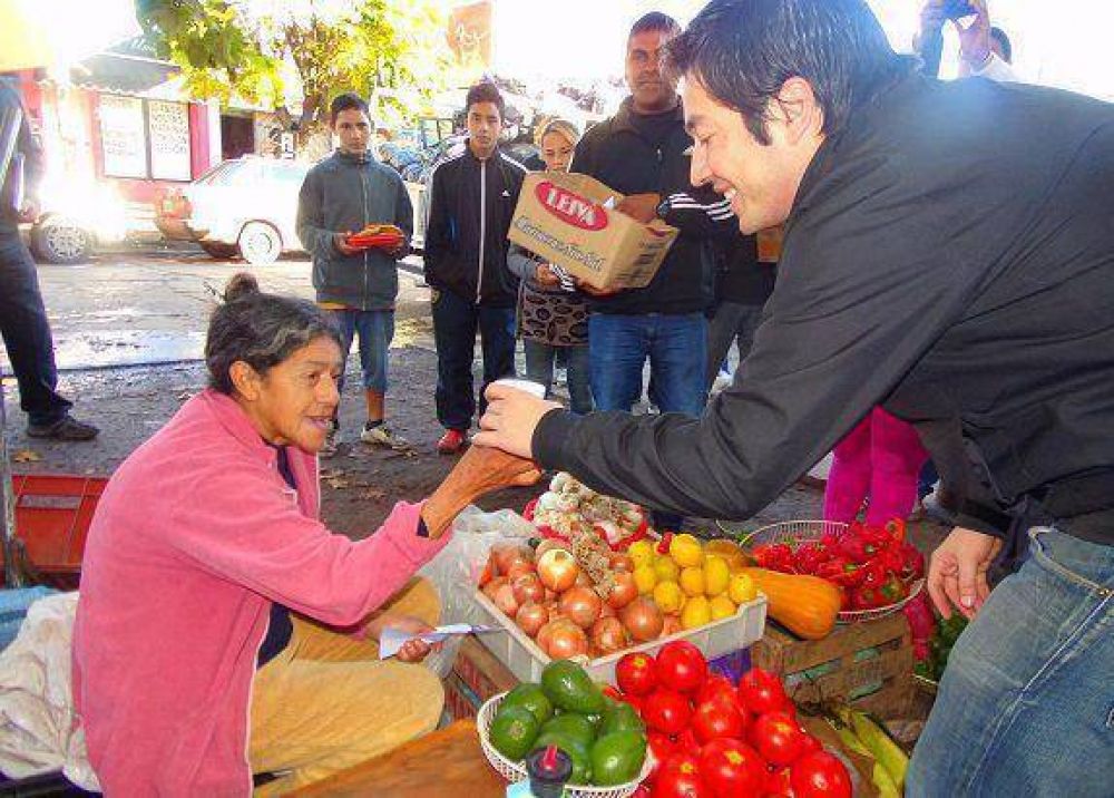 Nardini con los trabajadores de Malvinas Argentinas en su d�a
