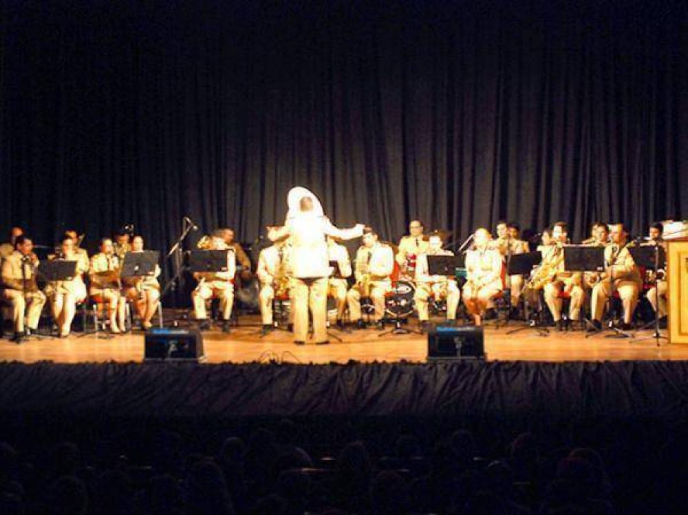 Festejo en el Teatro Coliseo en el 200 aniversario de Prefectura Zrate