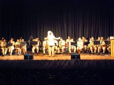 Festejo en el Teatro Coliseo en el 200� aniversario de Prefectura Z�rate