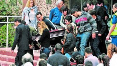 Baradero, paralizada por el adi�s a los j�venes que murieron en la ruta