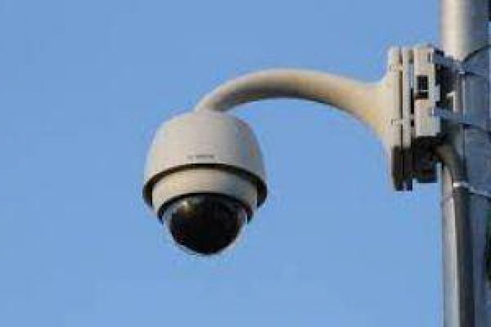 Nueva c�mara de seguridad en Rivadavia y Libertad
