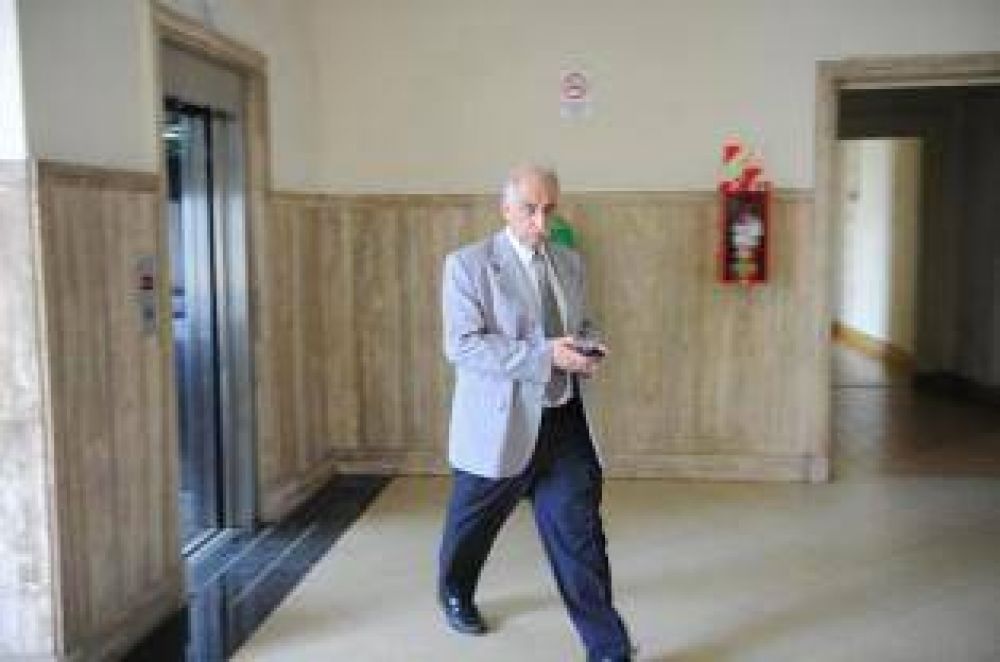 La UCR y el PRO insistir�n con enjuiciar al fiscal Albaca