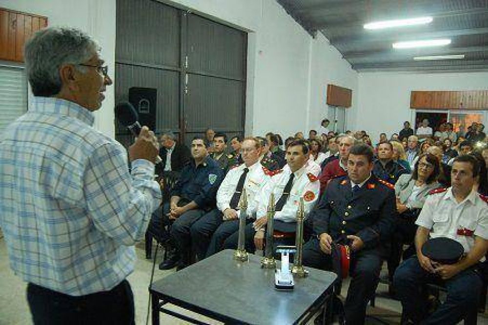 Presentaron la Asociacin de Bomberos Voluntarios de Pueblo General Belgrano