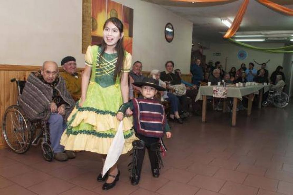 Los abuelos del Zumalacarregui festejaron el D�a del Trabajador