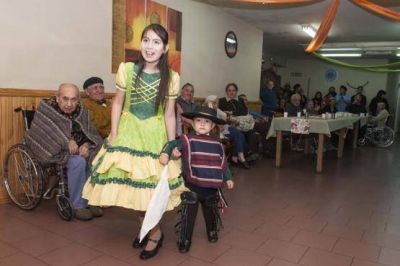 Los abuelos del Zumalacarregui festejaron el D�a del Trabajador