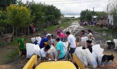 La lluvia aneg� varios barrios goyanos y decenas de familias recibieron asistencia