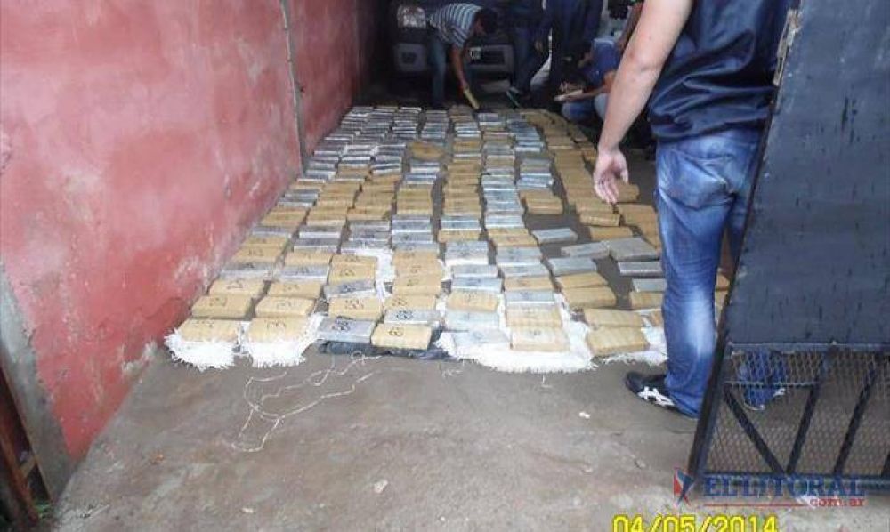 Hallaron m�s de 200 kilos de marihuana en un operativo en el barrio Loma Linda
