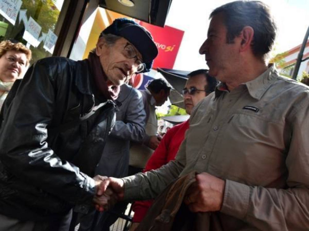 Julio Cobos pase� por San Luis con su traje de candidato