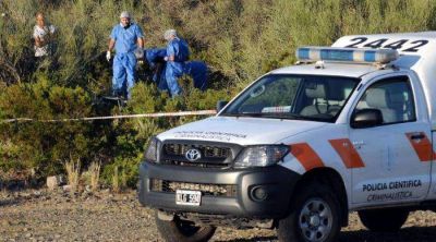 Encontraron un cad�ver embolsado y atado con alambre