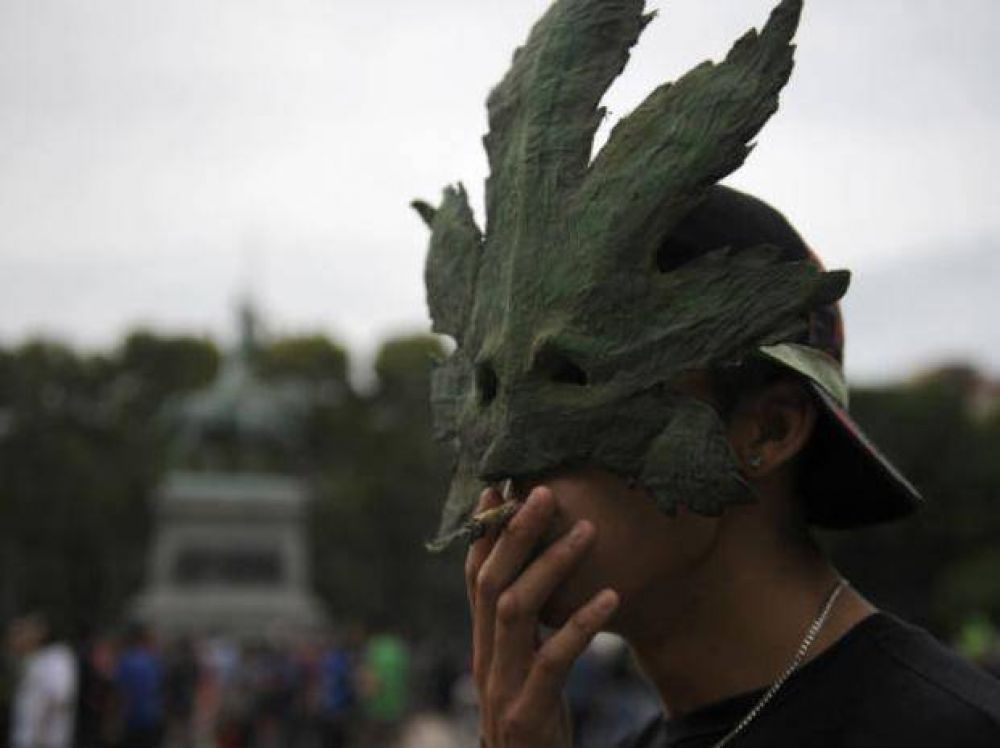 Masiva marcha en Rosario a favor de la despenalizacin de la marihuana