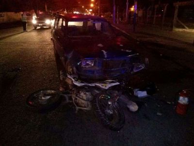 Grave accidente: Chocaron moto y autom�vil