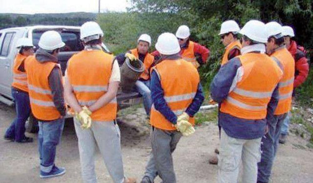 Entregan subsidios para maquinaria y capacitaci�n al sector minero 
