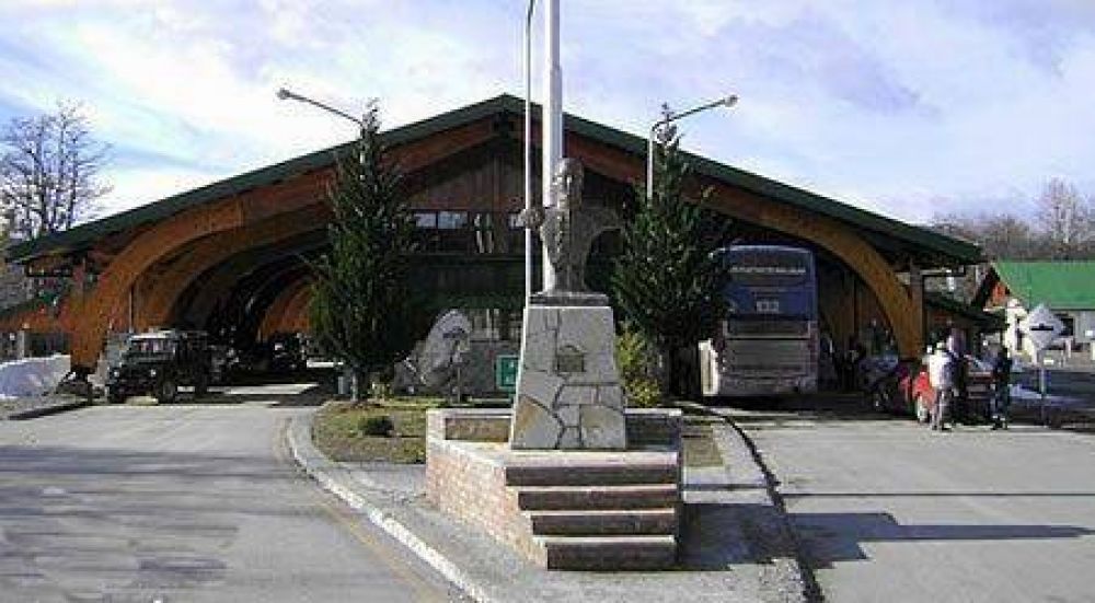 Choque frontal sin v�ctimas en el cruce fronterizo