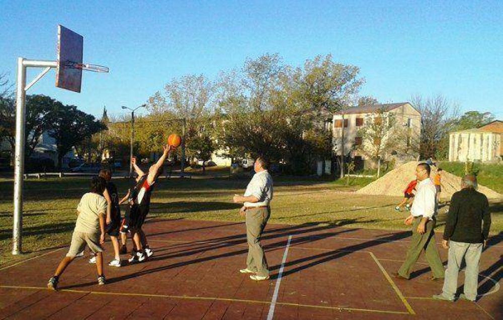 Inauguraron refacciones en la plaza del Barrio Butal�