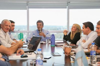 Massa apunta contra la reelecci�n indefinida de intendentes e impulsa autonom�a municipal