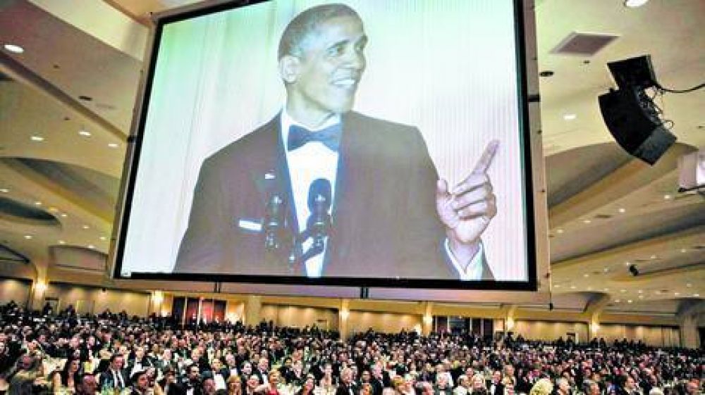 Obama se r�e de s� mismo en una gala a pura broma con la prensa