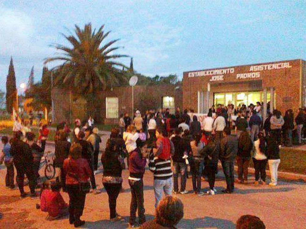 Unas 300 personas marcharon en Rancul y pidieron la renuncia de la directora del Hospital