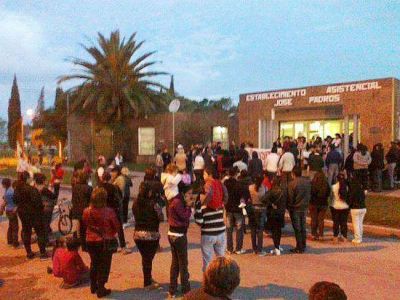 Unas 300 personas marcharon en Rancul y pidieron la renuncia de la directora del Hospital