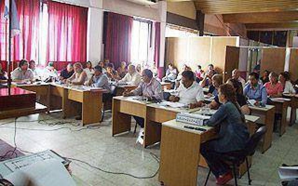 Seguridad y el boleto universitario, ejes de la sesi�n en Echeverr�a
