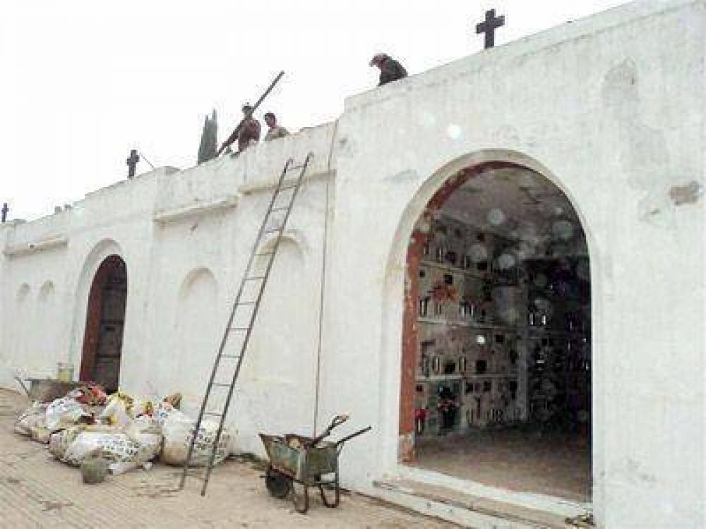 Vandalismo e inseguridad hacen que las visitas al Cementerio sean una odisea