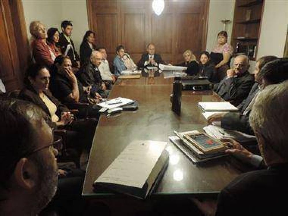 Henn recibi� a familiares de v�ctimas por inseguridad
