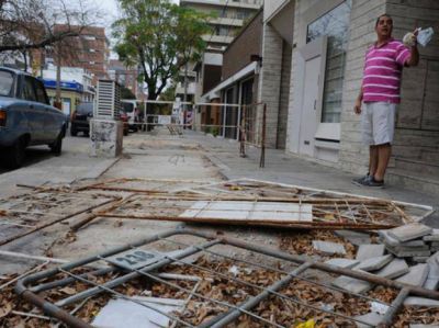 La EPE abri� la vereda para un arreglo y nunca termin� la obra