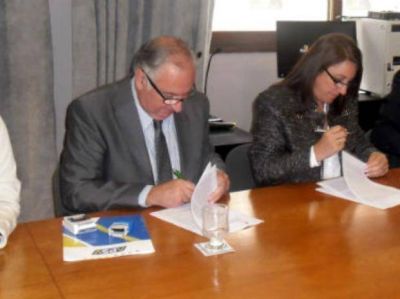 La Municipalidad controlar� que los comercios vendan las motos con casco y patente