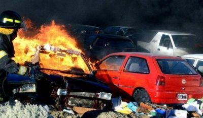Due�os de autos incendiados le har�an juicio al municipio de Caleta