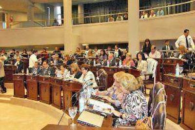 Quieren reconocer la labor de santiague�a en DD.HH.