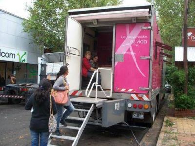 El cami�n rosa ya est� haciendo mamograf�as gratis a hombres y mujeres en Posadas