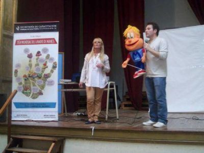En una peculiar jornada de capacitaci�n, el Sindicato de Salud P�blica celebr� el d�a del Lavado de Manos