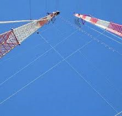 Pidieron medidas contra radios que interfieren frecuencias de aviones