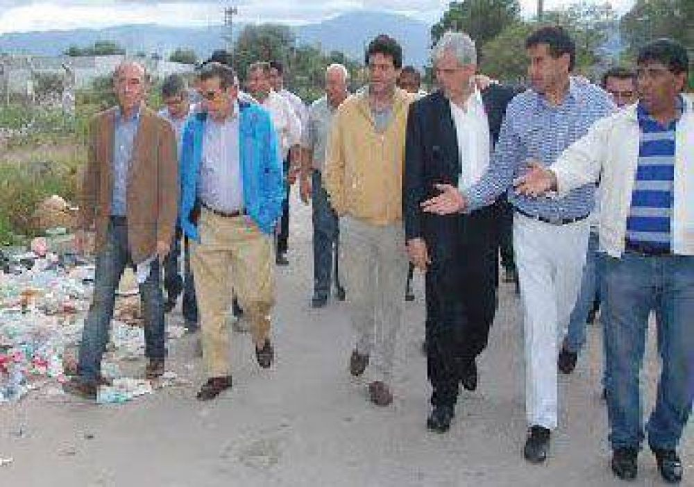Beder Herrera visit� el Parque Industrial y prometi� mejoras