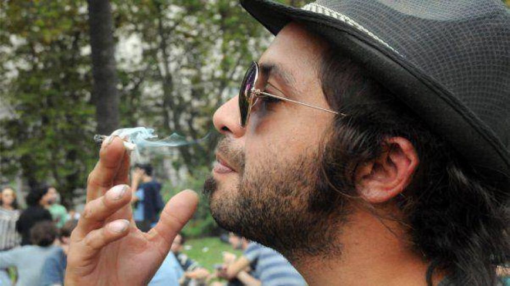 Las claves de la ley de marihuana que ya rige en Uruguay