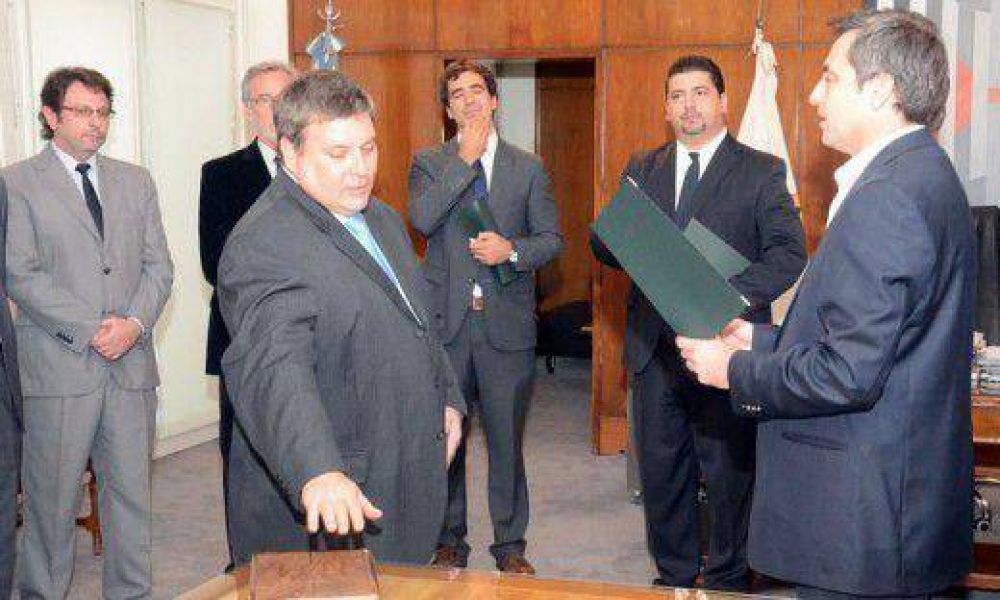 Mestre tom� juramento a los nuevos funcionarios