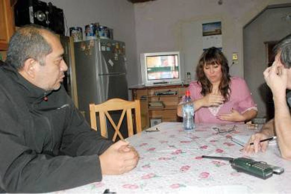 Denuncian que un condenado por graves delitos acosa, amenaza y le roba a una joven universitaria