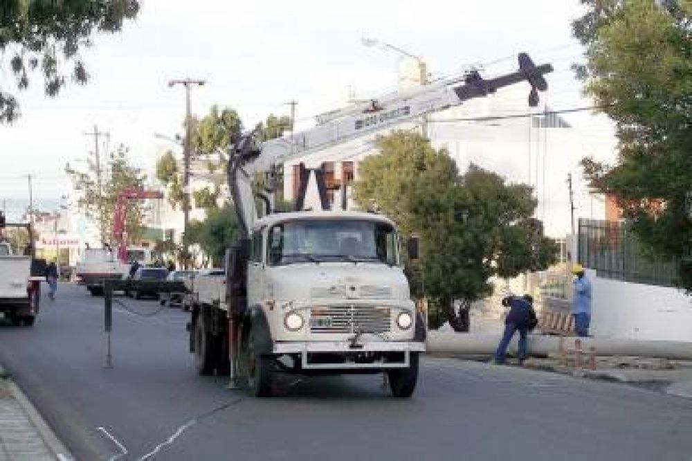 Comenz� la obra de la L�nea de Media Tensi�n en la zona de los Kil�metros