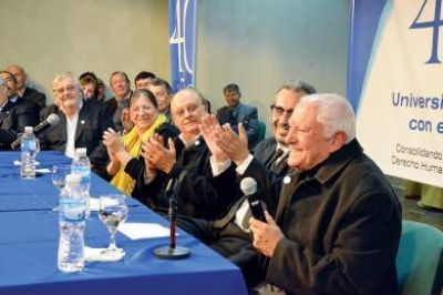El primer rector y otras personalidades de la regi�n realzaron el acto central de la Universidad