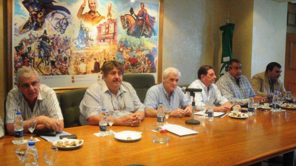 El Gobierno dio marcha atr�s y suaviz� los controles que enfurecieron a los gremios
