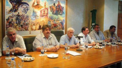 El Gobierno dio marcha atr�s y suaviz� los controles que enfurecieron a los gremios
