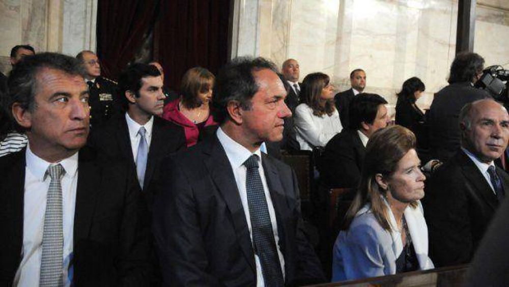 Urribarri ir�nico: �No voy a ir de vice de Scioli, pero s� lo llevar�a a �l�