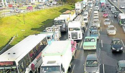 M�s camiones en los accesos a la Ciudad