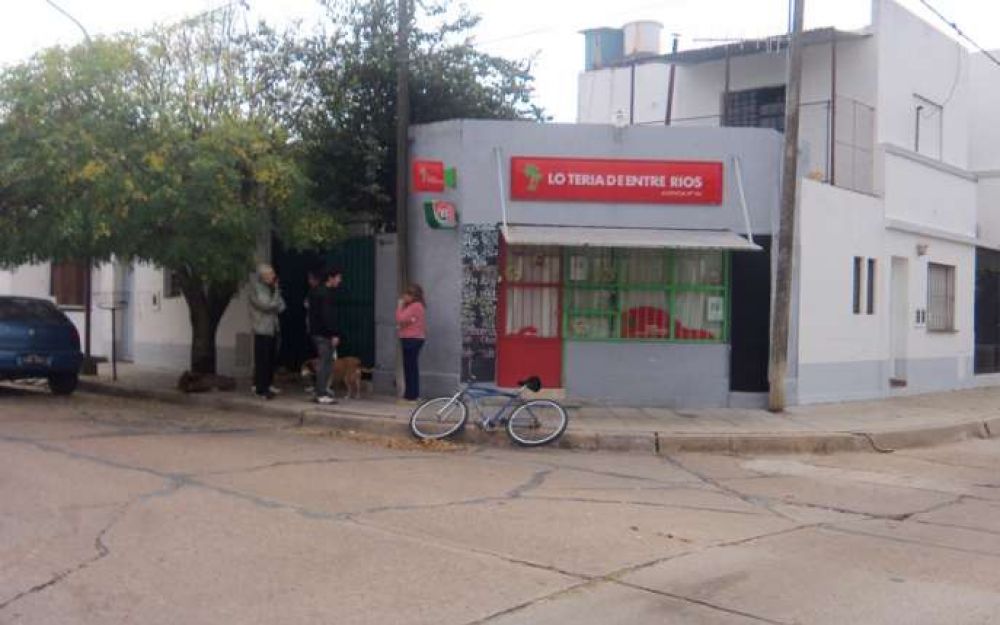 Dos delincuentes motorizados se alzaron con 79 mil pesos