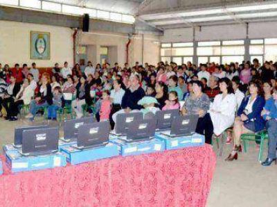Conectar Igualdad: Escuela N� 27 recibi� 135 netbooks