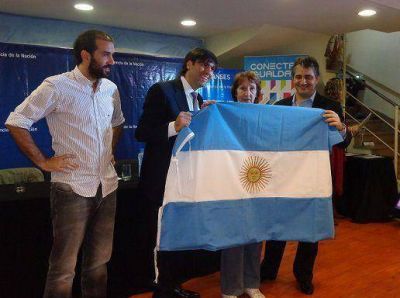 Bossio entreg� beneficios para jubilados y estudiantes en Munro