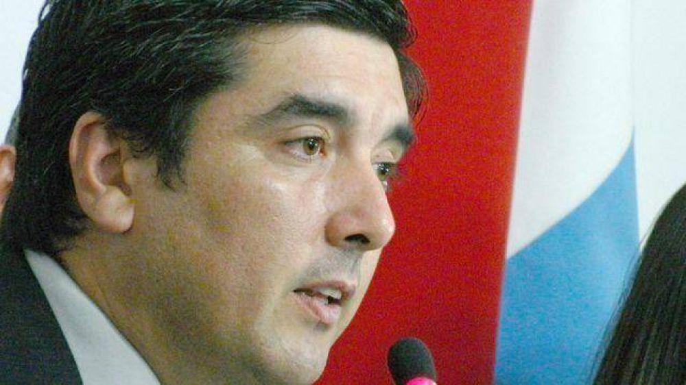 Ganancias: Fuertes apoya un proyecto para bajar el m�nimo no imponible