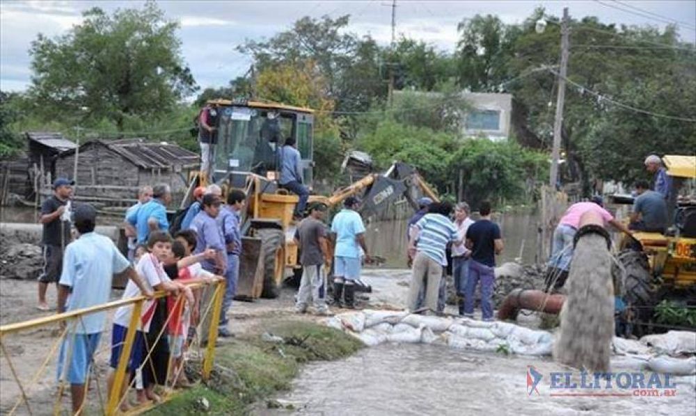 Intensifican las tareas de las bombas de agua pero la situaci�n persistir� durante varios d�as