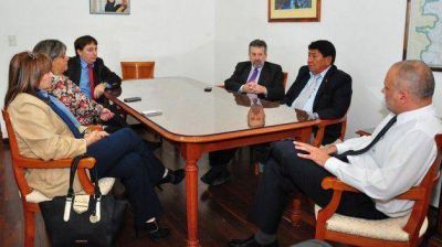 Buzzi se reuni� con diputados del FpV